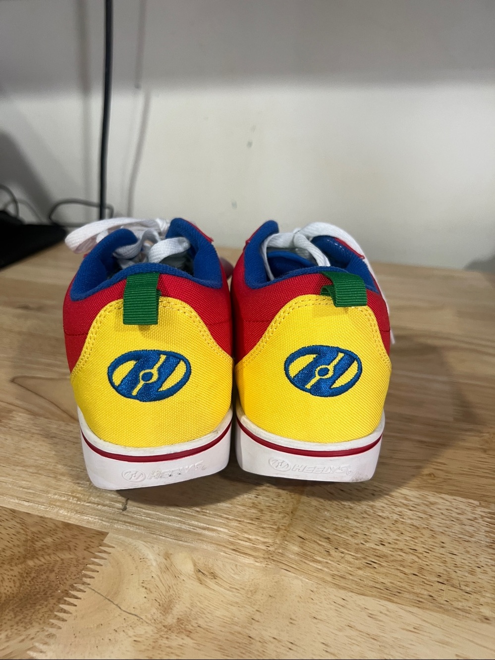 HEELYS GR8 PRO 20 Skate sneaker blue/red/yellow youth size 6 like new - Picture 4 of 8